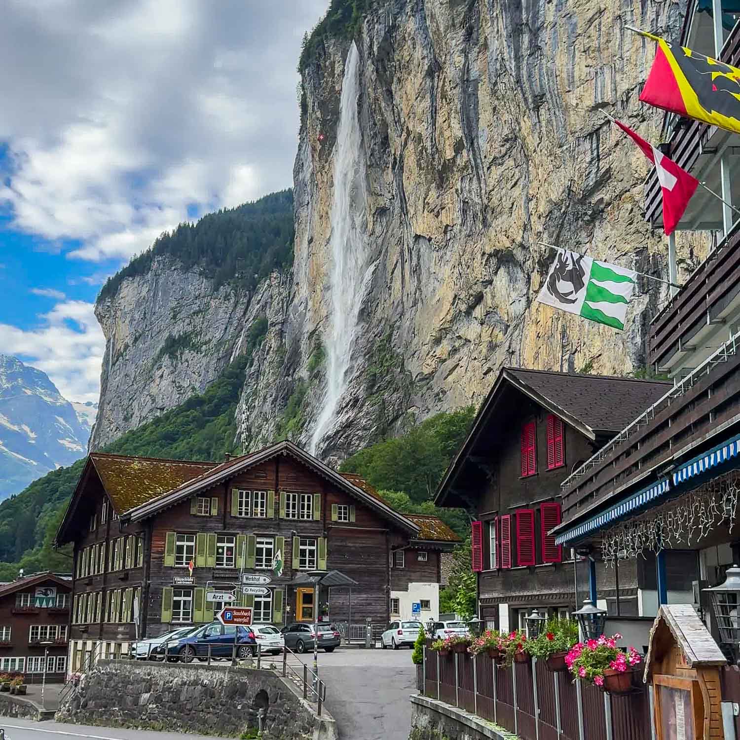 Hotel Jungfrau Staubach Falls View — Switzerland