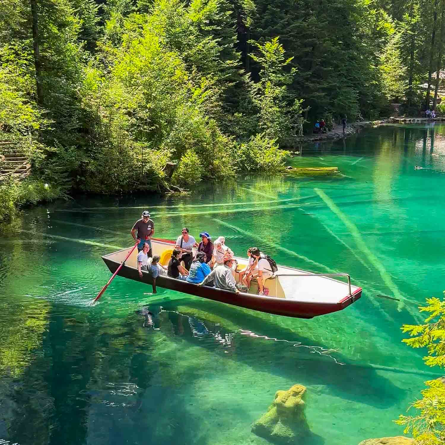 Statue Blausee — Switzerland